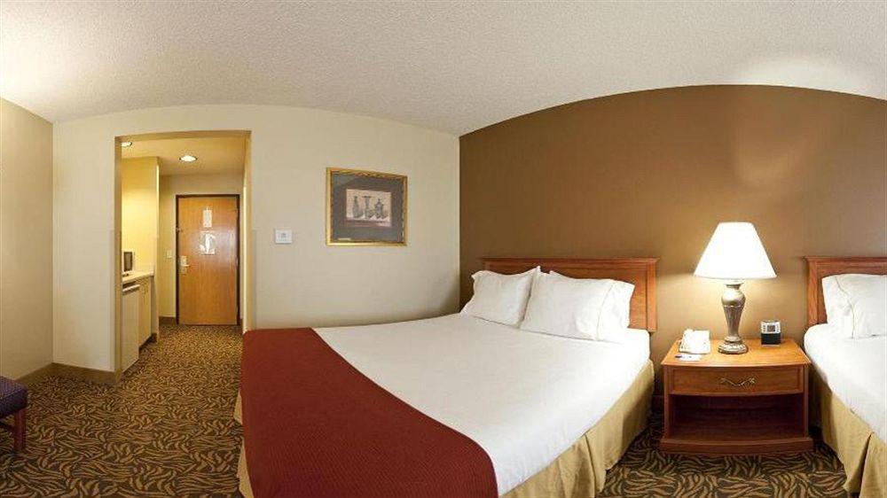 Holiday Inn Express Hotel & Suites Columbus By Ihg Dış mekan fotoğraf