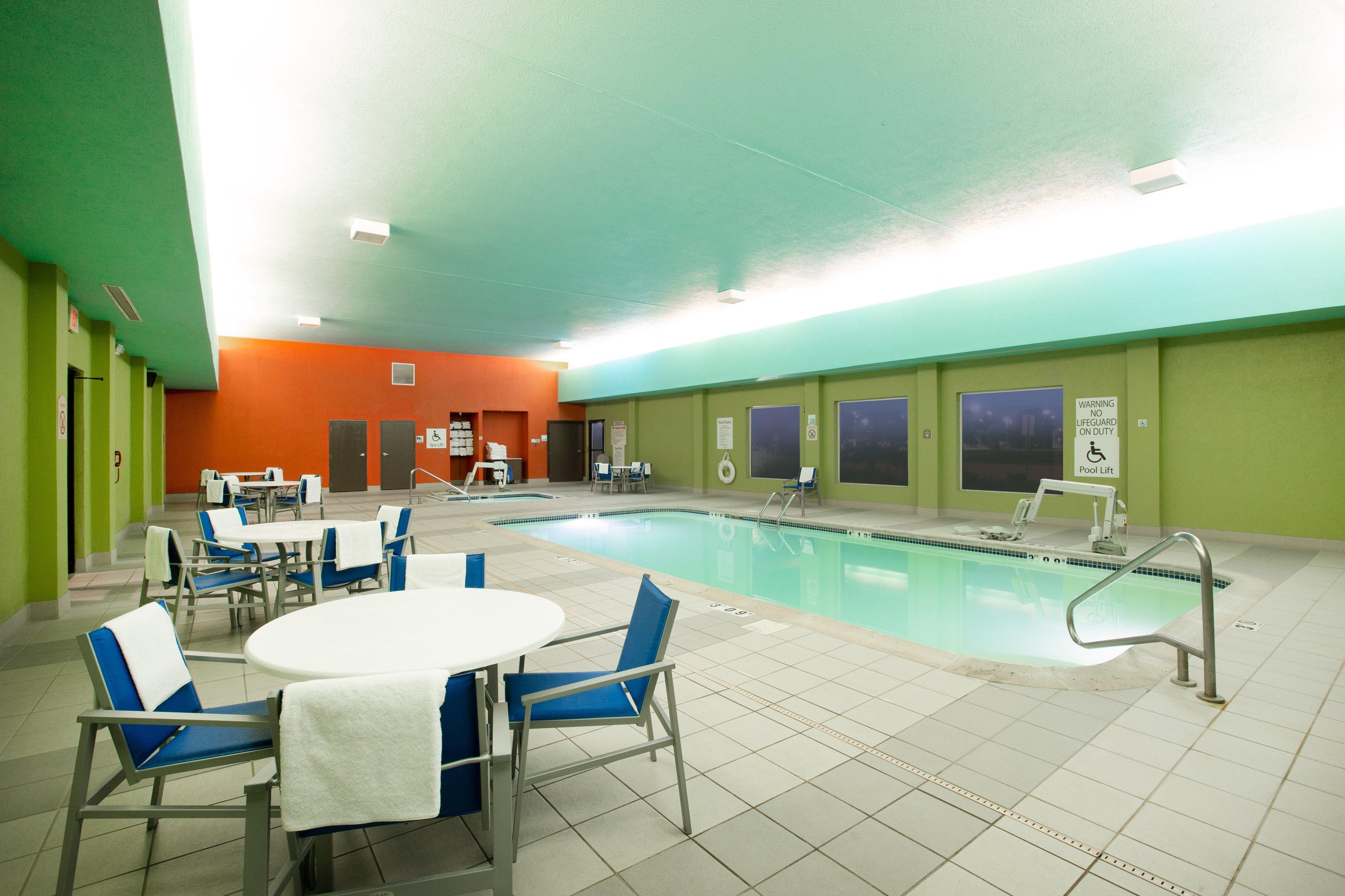 Holiday Inn Express Hotel & Suites Columbus By Ihg Dış mekan fotoğraf