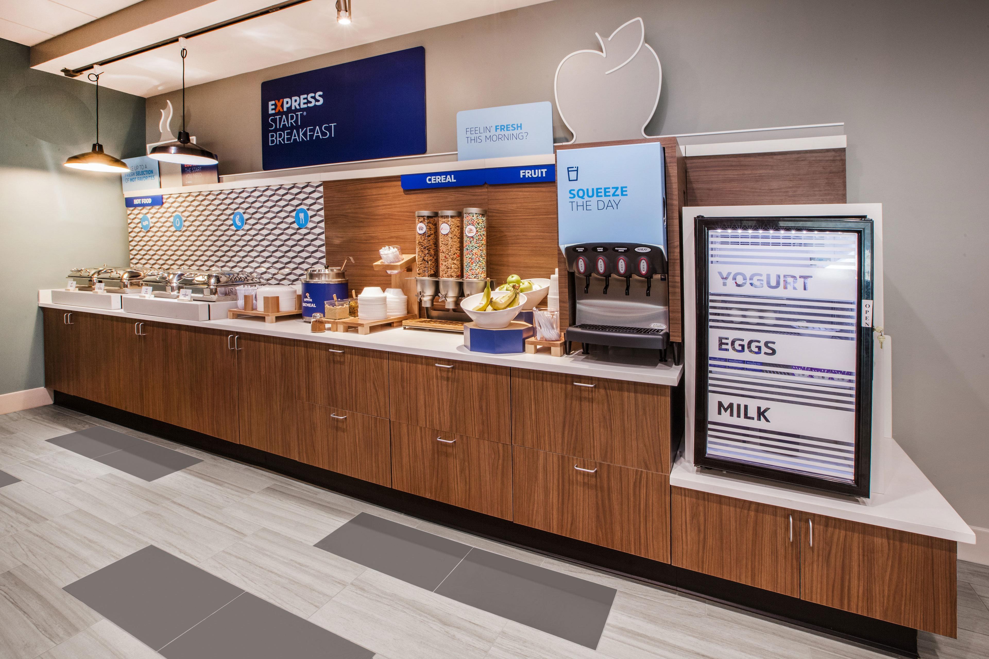 Holiday Inn Express Hotel & Suites Columbus By Ihg Dış mekan fotoğraf