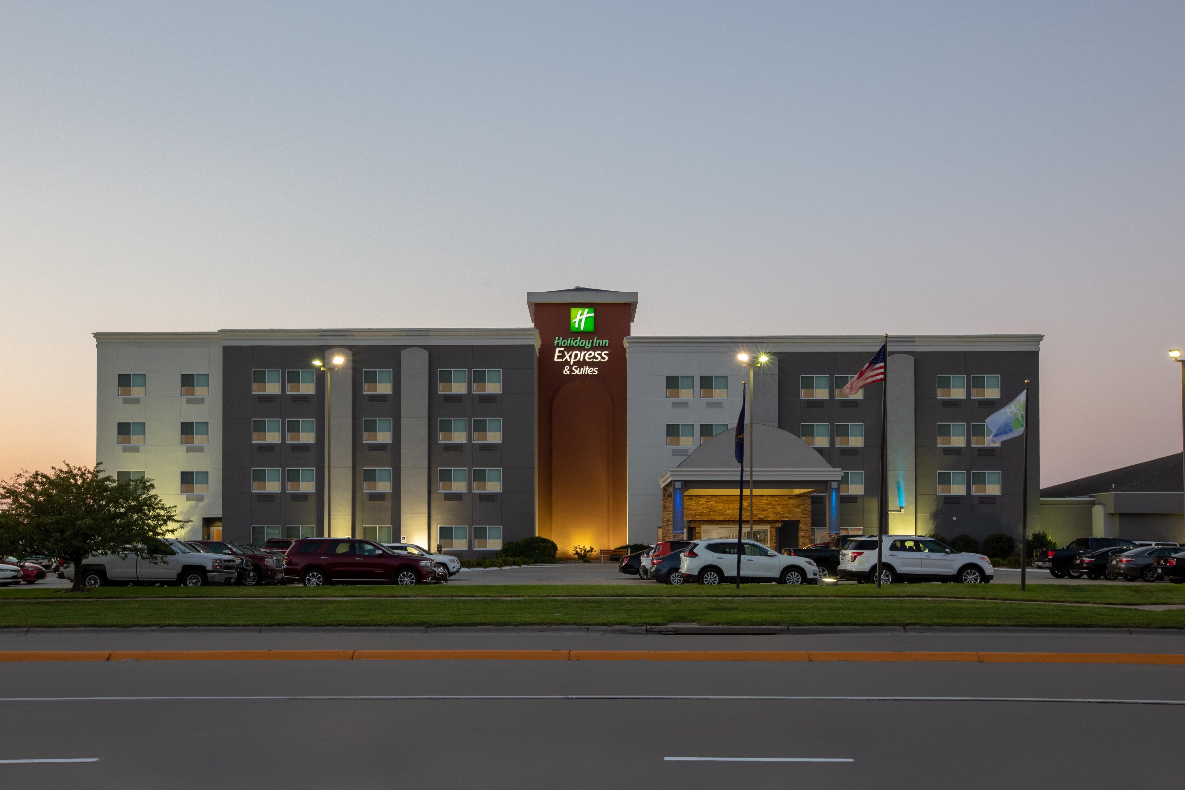 Holiday Inn Express Hotel & Suites Columbus By Ihg Dış mekan fotoğraf