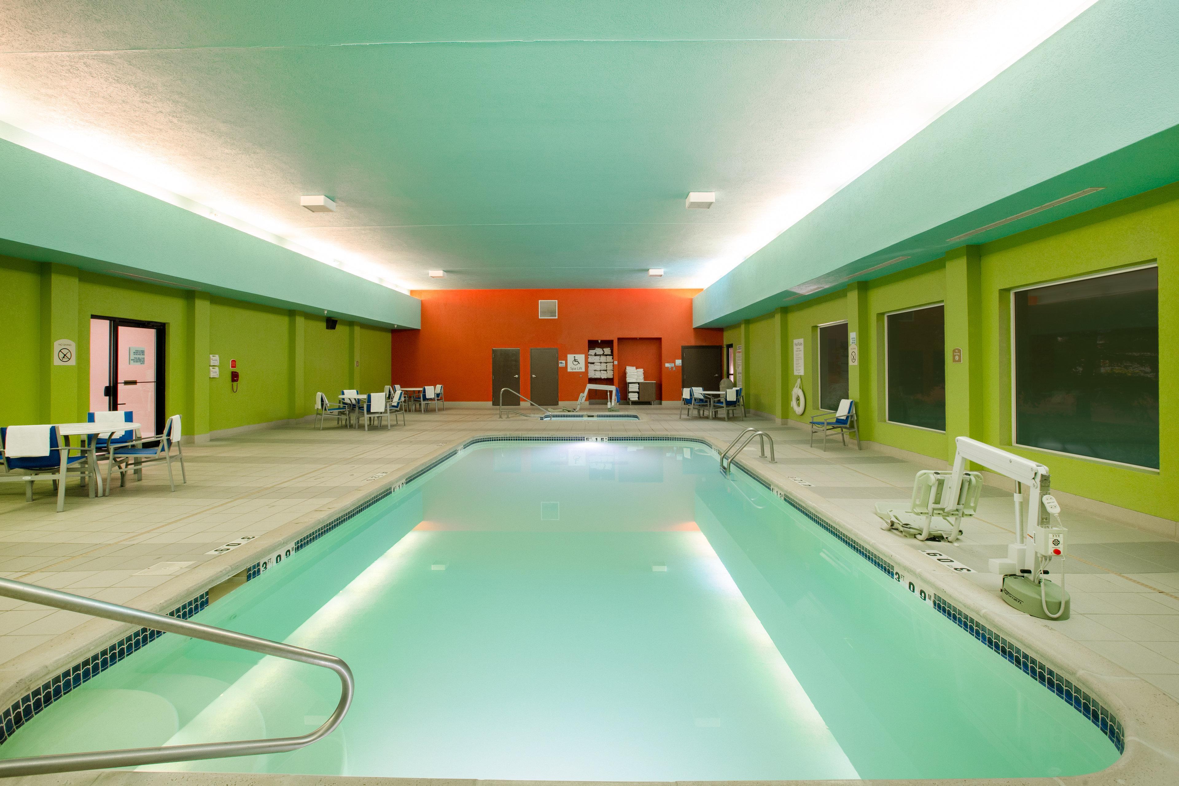 Holiday Inn Express Hotel & Suites Columbus By Ihg Dış mekan fotoğraf