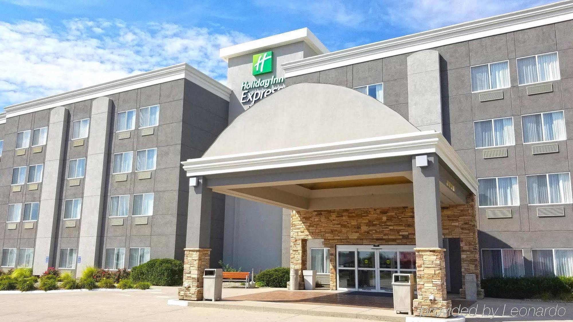 Holiday Inn Express Hotel & Suites Columbus By Ihg Dış mekan fotoğraf