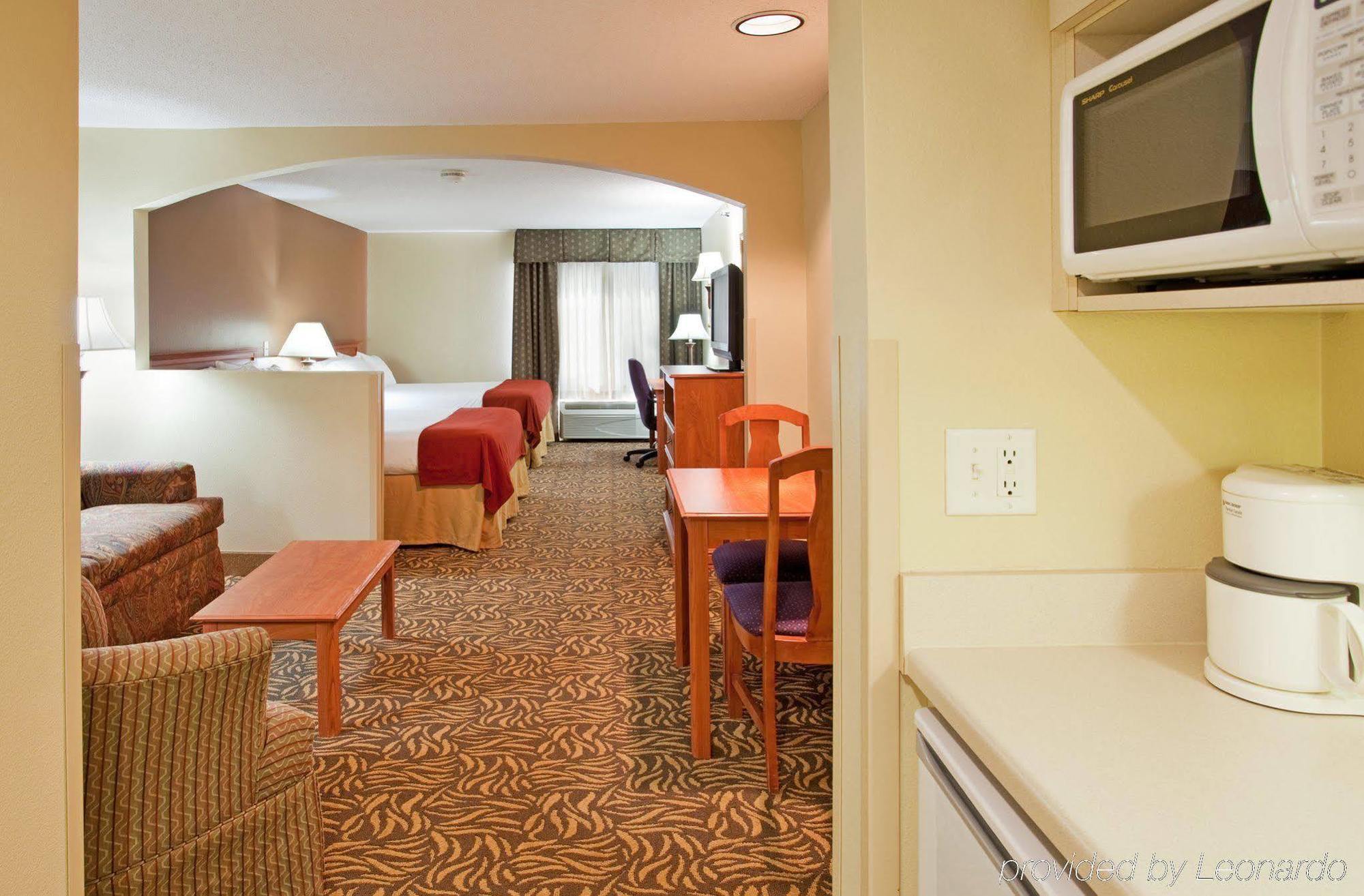 Holiday Inn Express Hotel & Suites Columbus By Ihg Dış mekan fotoğraf