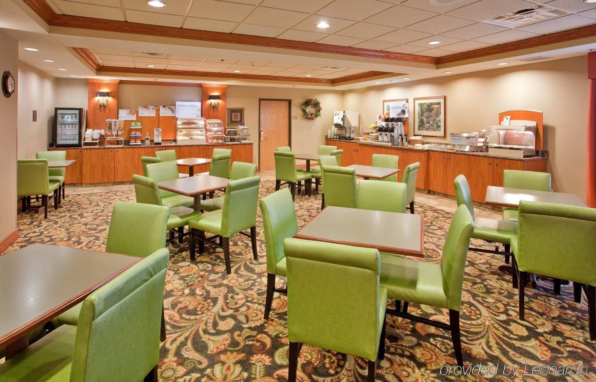 Holiday Inn Express Hotel & Suites Columbus By Ihg Dış mekan fotoğraf