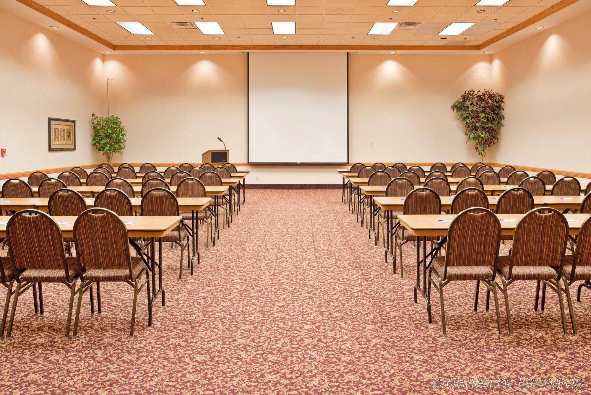 Holiday Inn Express Hotel & Suites Columbus By Ihg Dış mekan fotoğraf
