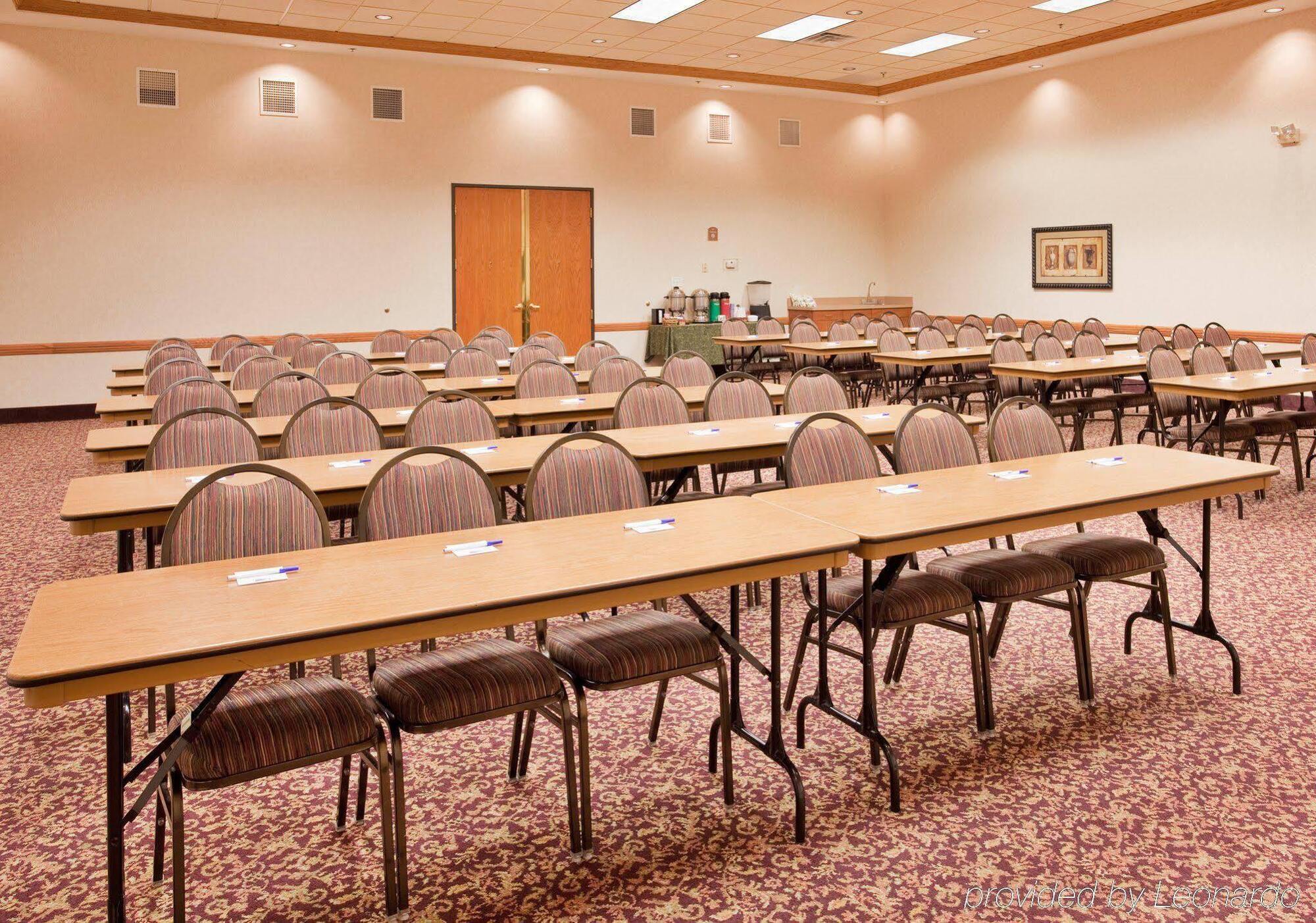 Holiday Inn Express Hotel & Suites Columbus By Ihg Dış mekan fotoğraf