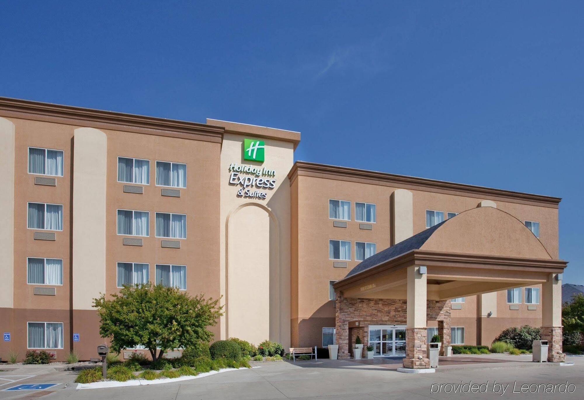 Holiday Inn Express Hotel & Suites Columbus By Ihg Dış mekan fotoğraf